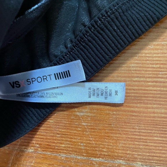 Victoria’s Secret Super supportive Sports Bra - Picture 4 of 4